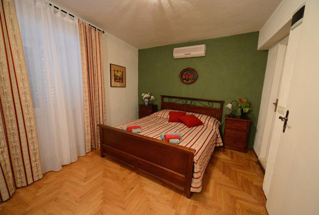 krevet i doručak Flora 4*